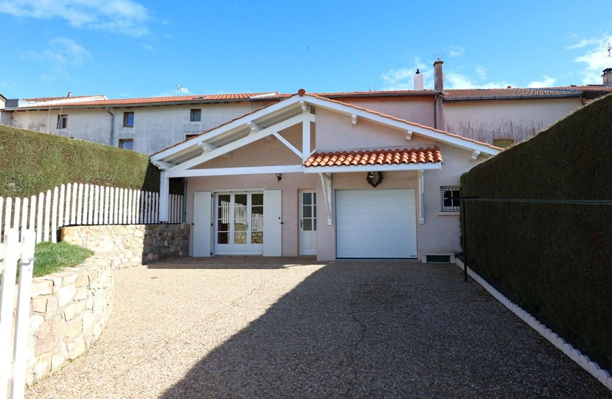 TARARE Spacieuse maison de village avec charme et potentiel 2