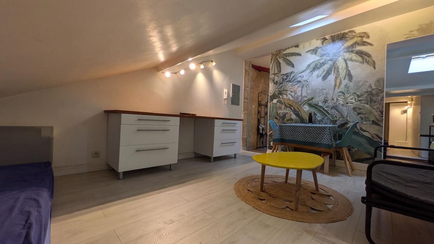 Bordeaux historique - Appartement T2 dernier étage