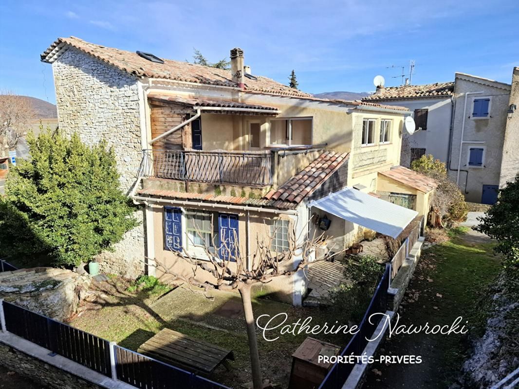 PAYS DE FORCALQUIER, BELLE MAISON EN PIERRES DE 150 M² AVEC REMISE NON ATTENANTE + JARDIN