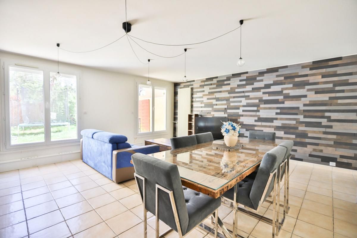 MAUREPAS Appartement Maurepas 3 pièce(s) 95 m2 3