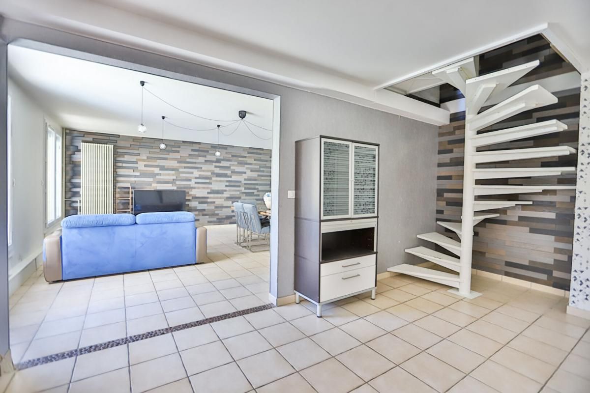 MAUREPAS Appartement Maurepas 3 pièce(s) 95 m2 4