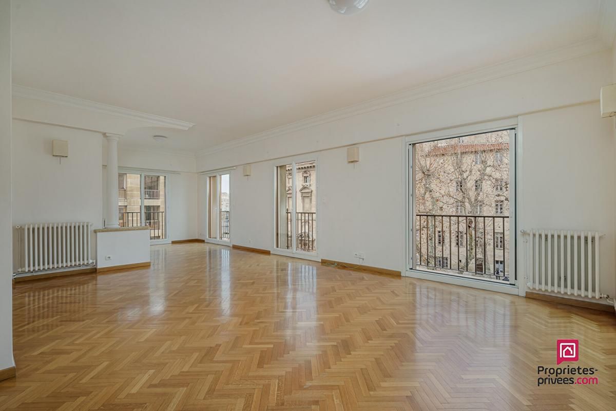 MARSEILLE-1ER-ARRONDISSEMENT Appartement Marseille 3/4 pièce(s) 102 m2 Vieux Port 2