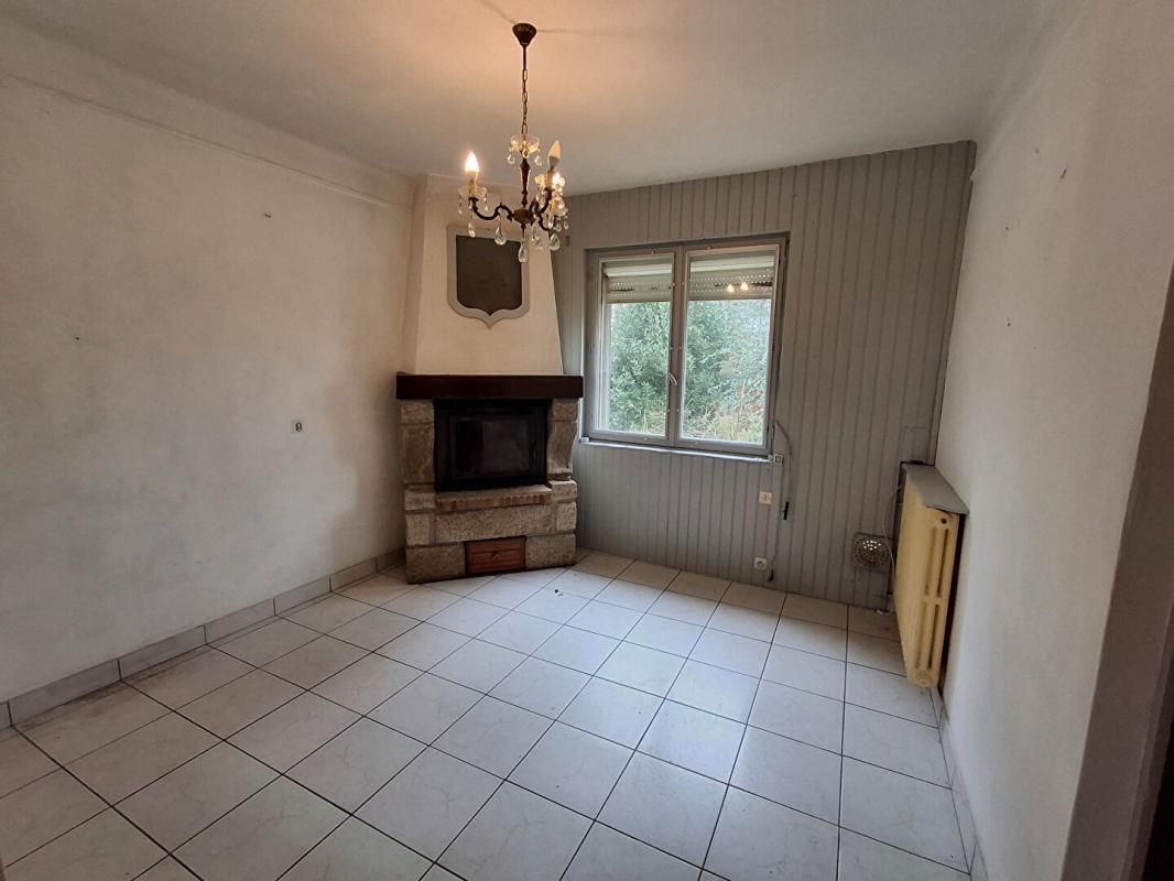 SAINT-HILAIRE-DE-CLISSON Maison à rénover Saint Hilaire De Clisson 9 pièce(s) 130 m2 3