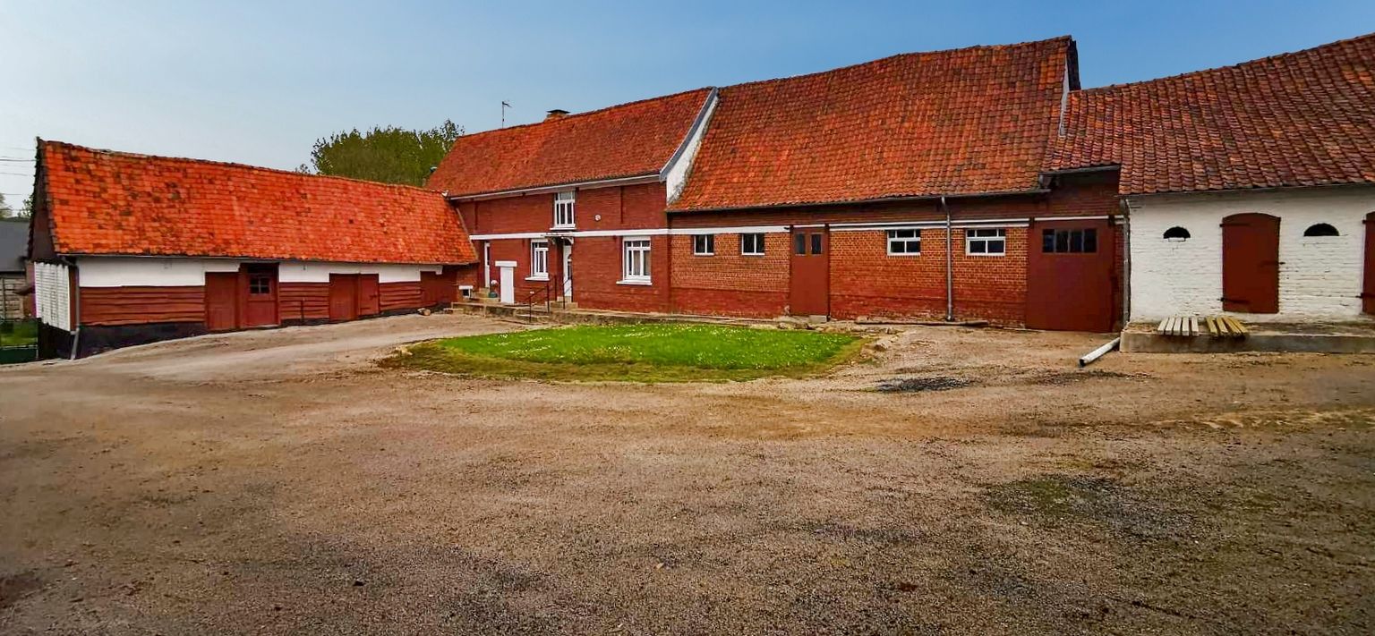 DOMPIERRE-SUR-AUTHIE Ancien corps de ferme à la campagne 1