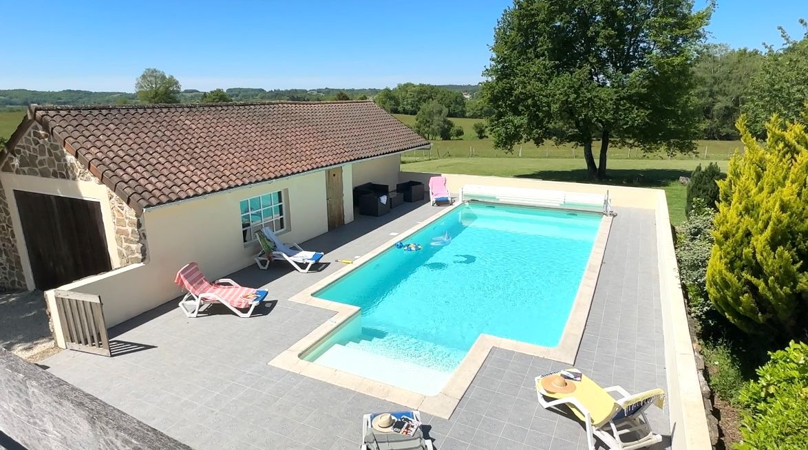 MAISON EN PIERRES SANS VOISIN