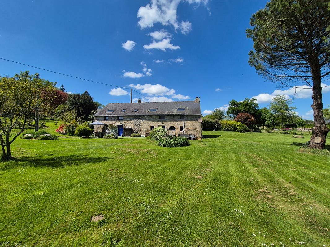 KERNASCLEDEN Charmante Longère en pierre de 164 m2 2