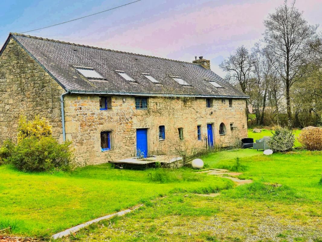 KERNASCLEDEN Charmante Longère en pierre de 164 m2 3
