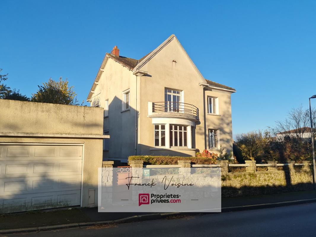 Maison de 206 m2 A VENDRE Les Herbiers Centre Ville - 4 Chambres et un bureau sur un terrain de 1150 m2