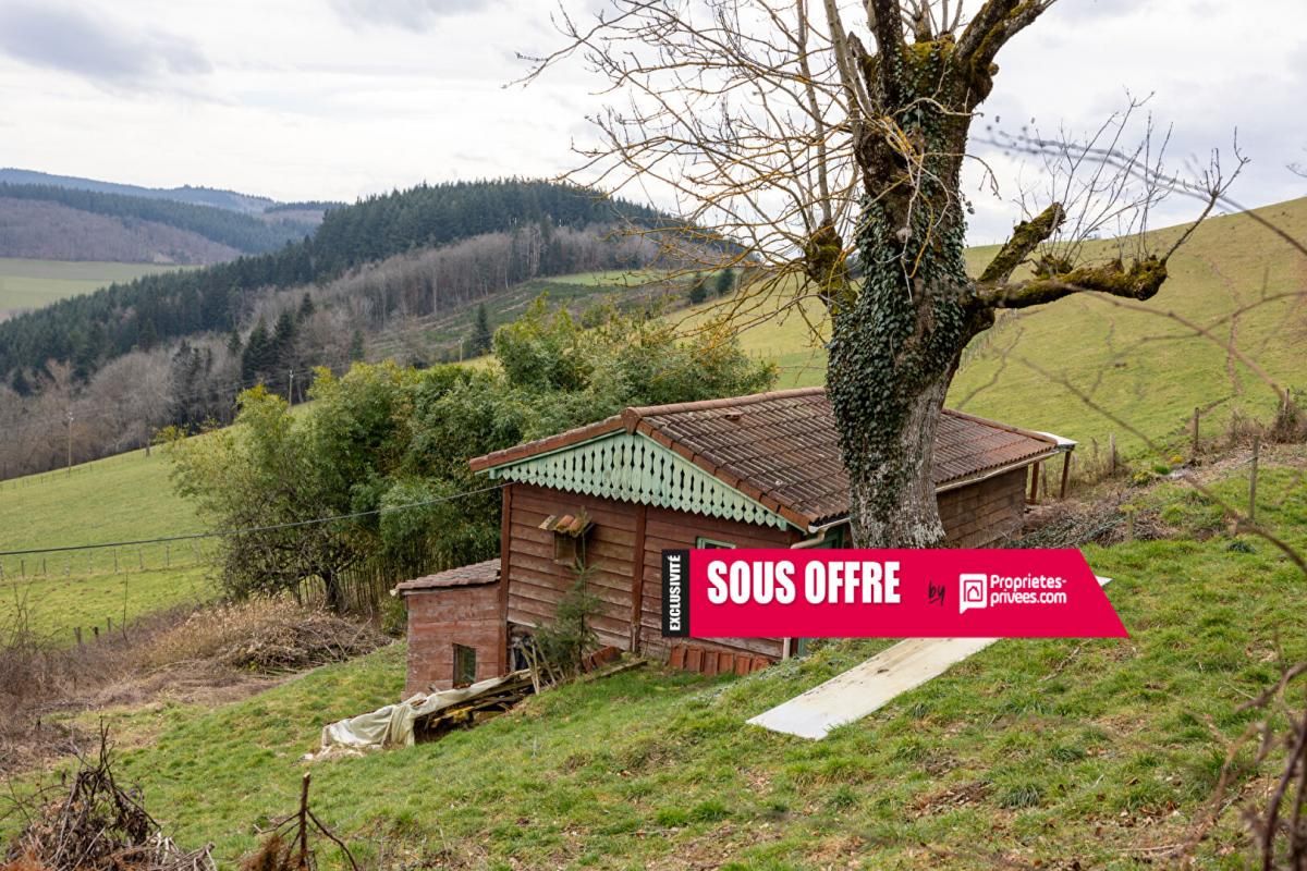Terrain de loisirs avec construction bois