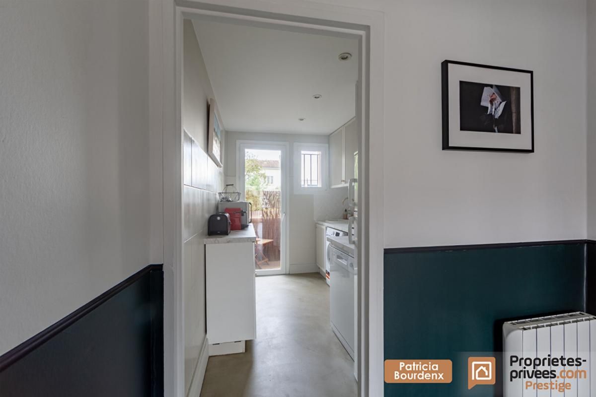 BORDEAUX BORDEAUX PRIMEROSE BEL APPARTEMENT TROIS PIÈCES AVEC CAVE ET PARKING 3