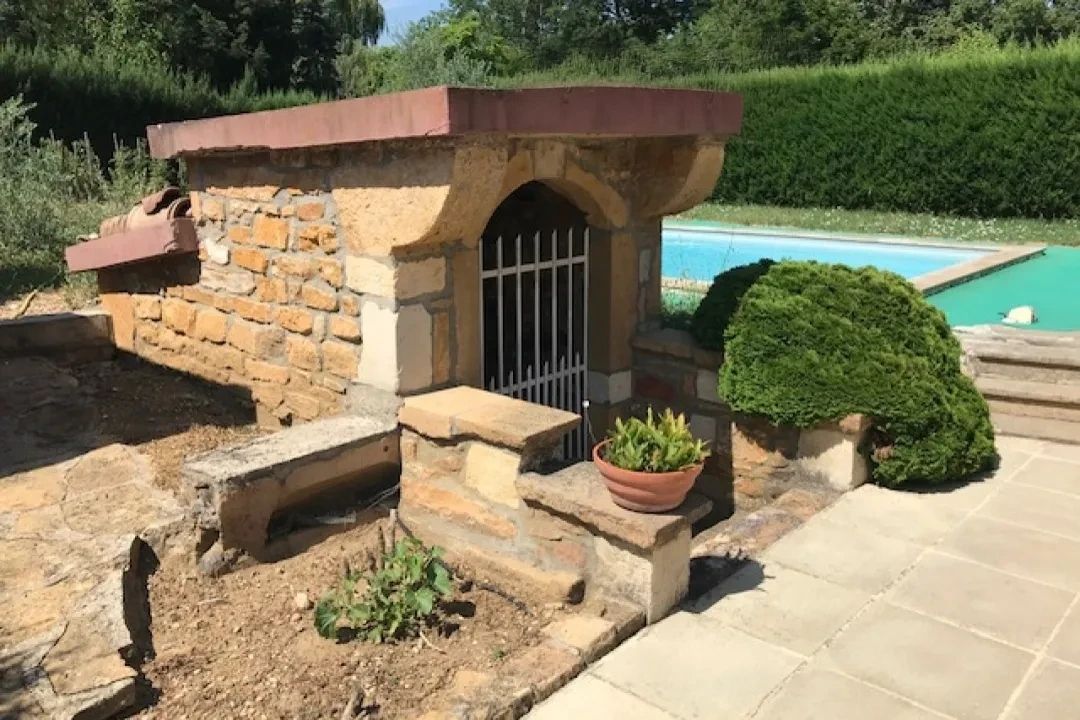LIERGUES LIERGUES . Villa 148 m2 avec cave, garages, piscine sur 1306m2 2