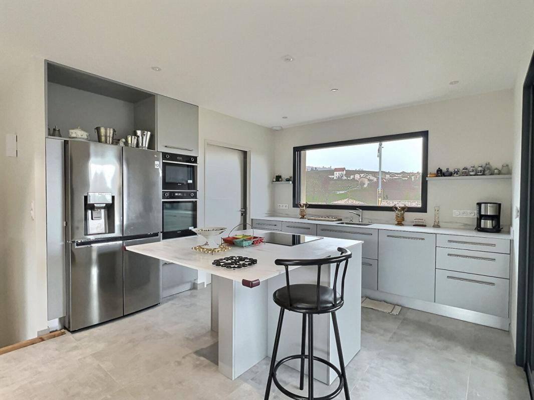 PARIS-11E-ARRONDISSEMENT ViILLA RÉCENTE 7 pièces 189 m2, 822 M2 terrain 560 000 Euros 3