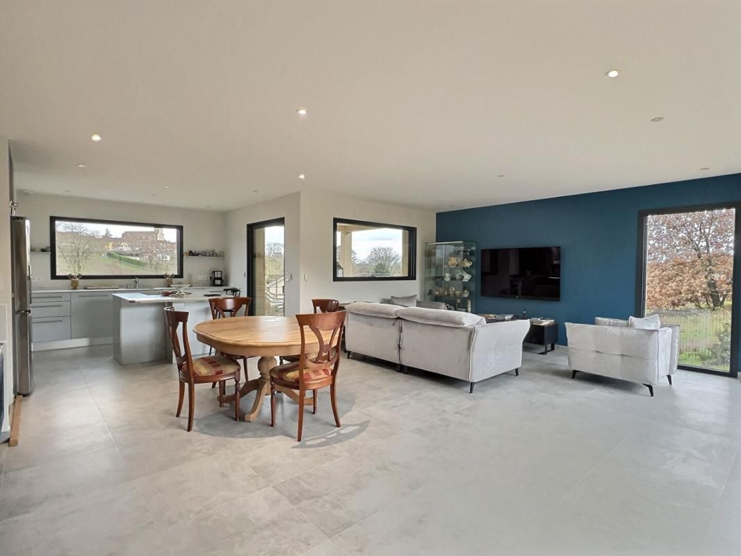 PARIS-11E-ARRONDISSEMENT ViILLA RÉCENTE 7 pièces 189 m2, 822 M2 terrain 560 000 Euros 4