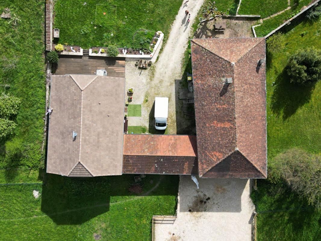 Tènement immobilier 340 m2 en 2 maisons + grange