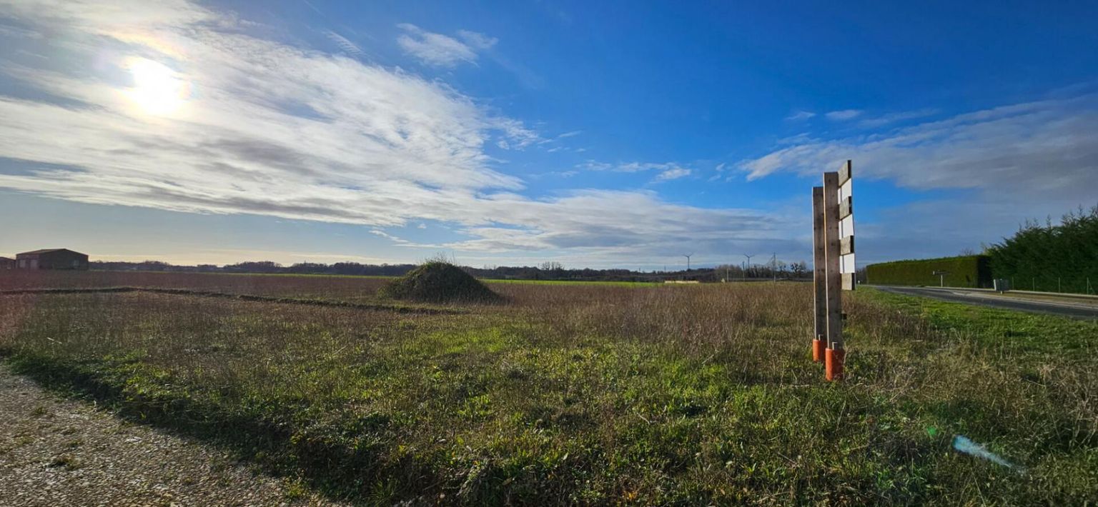 ARCHINGEAY TERRAIN CONSTRUCTIBLE DANS LOTISSEMENT 676 M² ARCHINGEAY 1