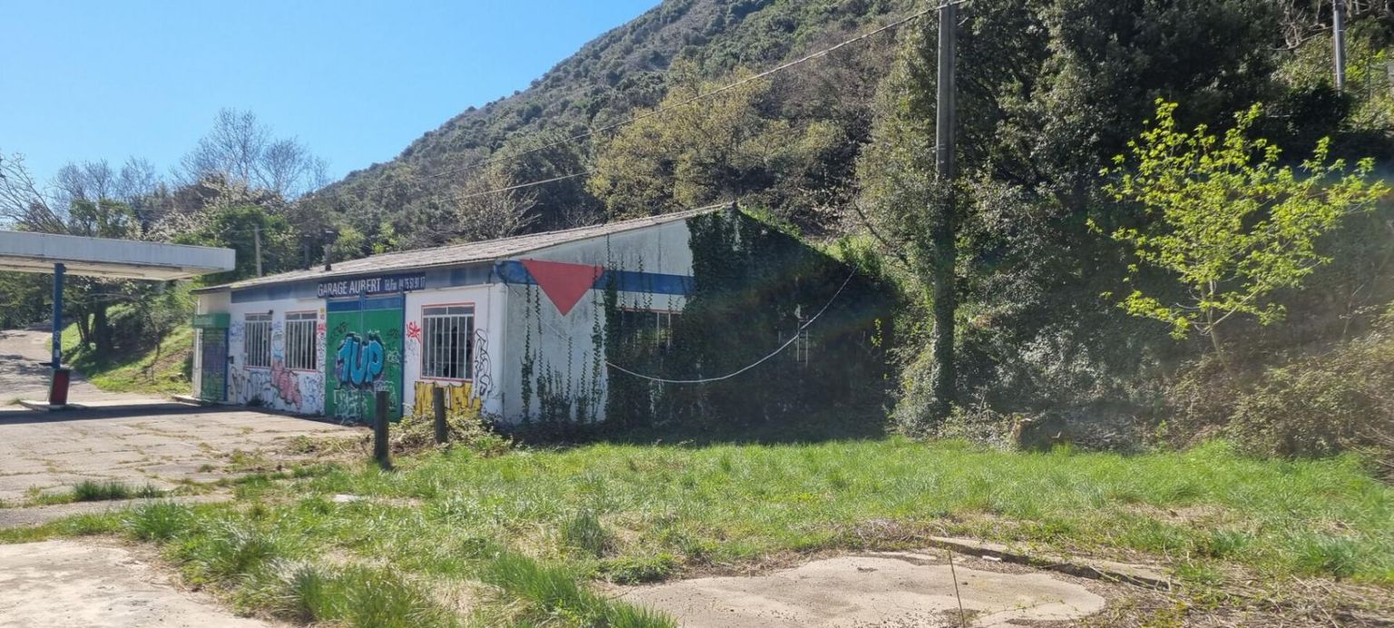 CRUAS Immeuble 4 pièce(s) 220 m2 3