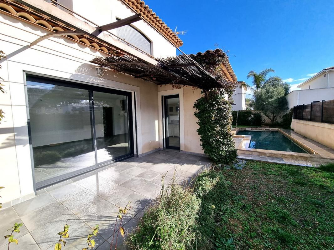 SIX-FOURS-LES-PLAGES Maison Six Fours Les Plages 6 pièces 153 m2 3