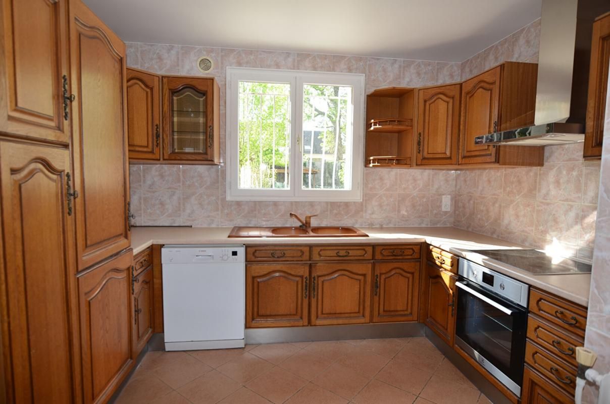 SAINTE-GENEVIEVE-DES-BOIS 91700 - Maison Sainte Genevieve Des Bois 6 pièces - 5ch - 3 sdb 4