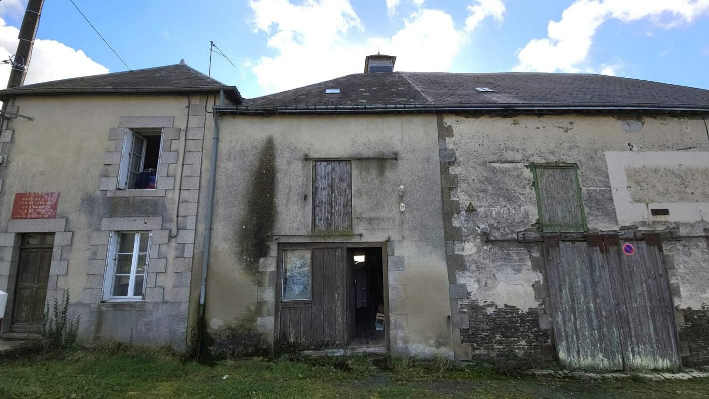 JAVRON LES CHAPELLES 53250 maison 96 m², 3 chambres, terrain 3.500 m² dépendances 600 m²