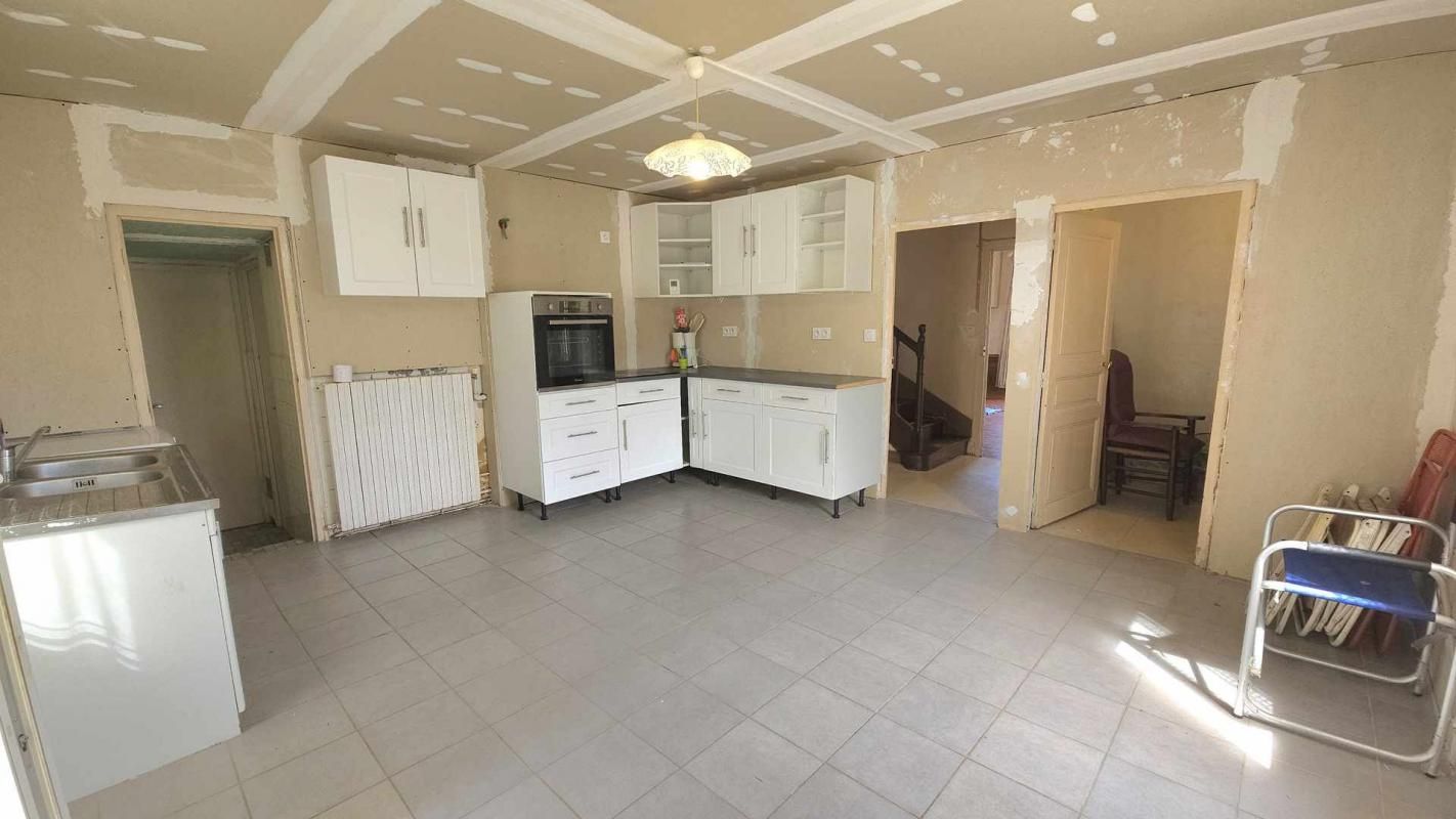 JAVRON-LES-CHAPELLES JAVRON LES CHAPELLES 53250 maison 96 m², 3 chambres, terrain 3.500 m² dépendances 600 m² 2