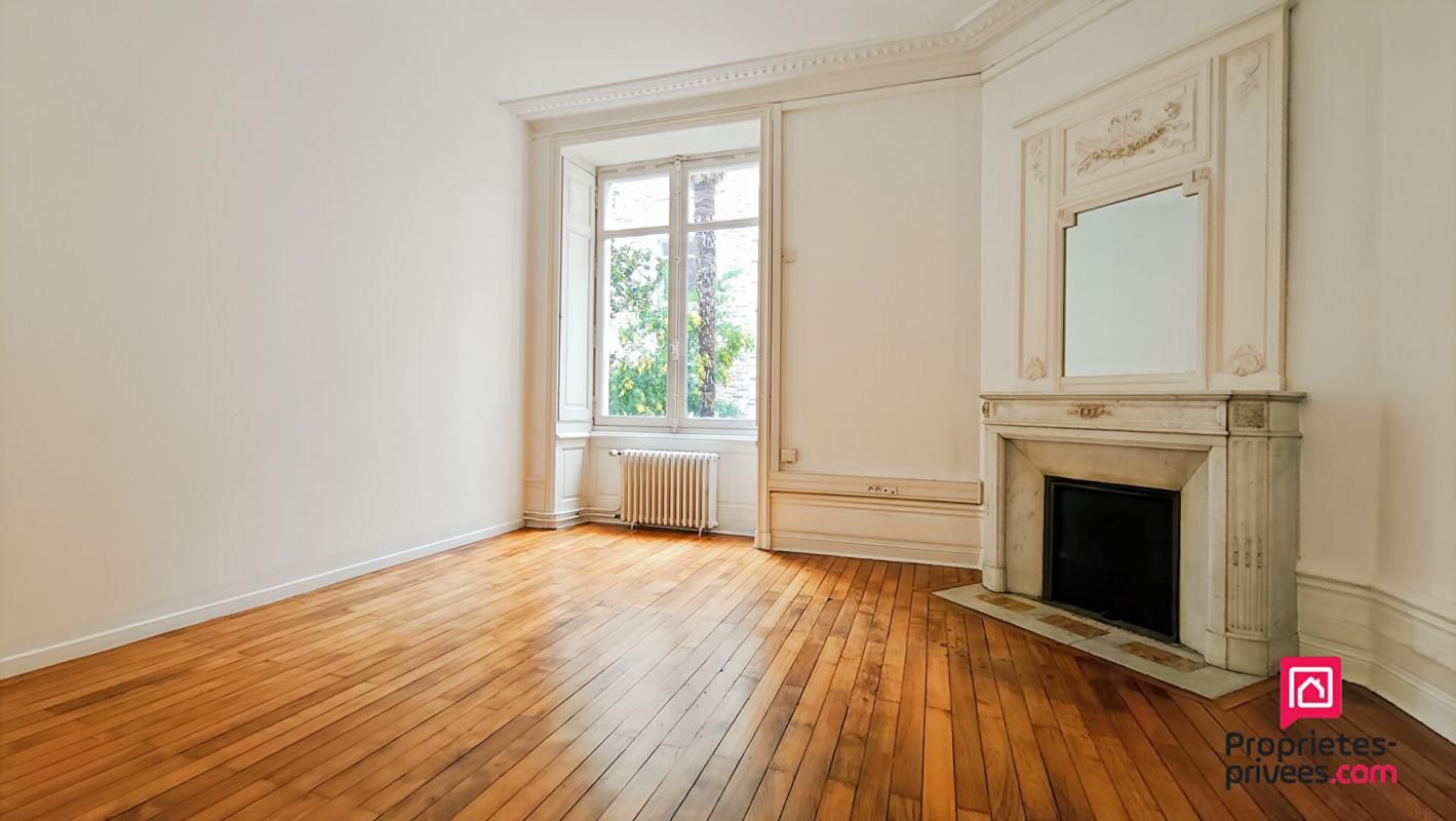 NANTES Nantes centre ville - Appartement T2 bis 66,72 m2 2