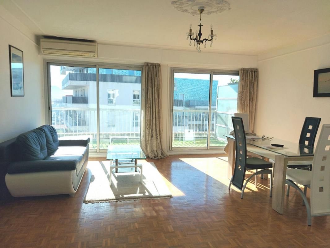 MARSEILLE-1ER-ARRONDISSEMENT Appartement Marseille 3 pièce(s) 76 m2 avec extérieur 3