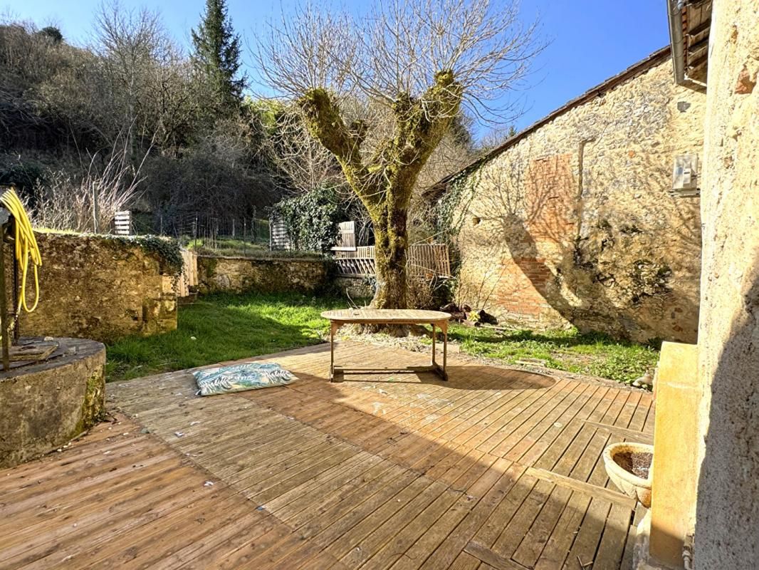 SAINT-ASTIER Maison pierre 180 m2 4 chambres 3