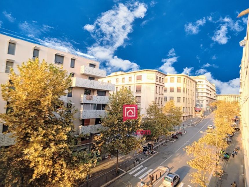 MARSEILLE-1ER-ARRONDISSEMENT Appartement Marseille (13001) 3 pièce(s) 74 m2 4