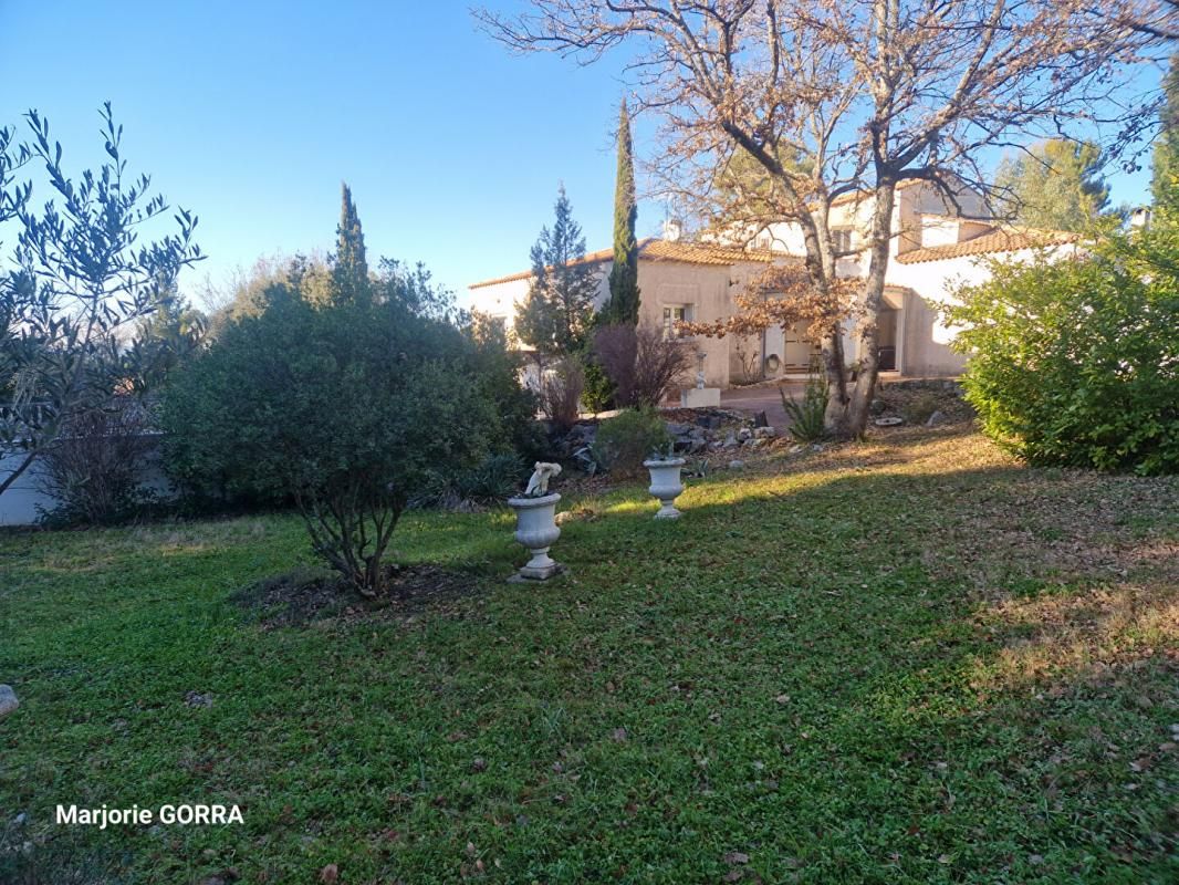 NANS-LES-PINS NANS-LES-PINS  Villa T6 SUR 2004 M² TERRAIN PISCINE 2