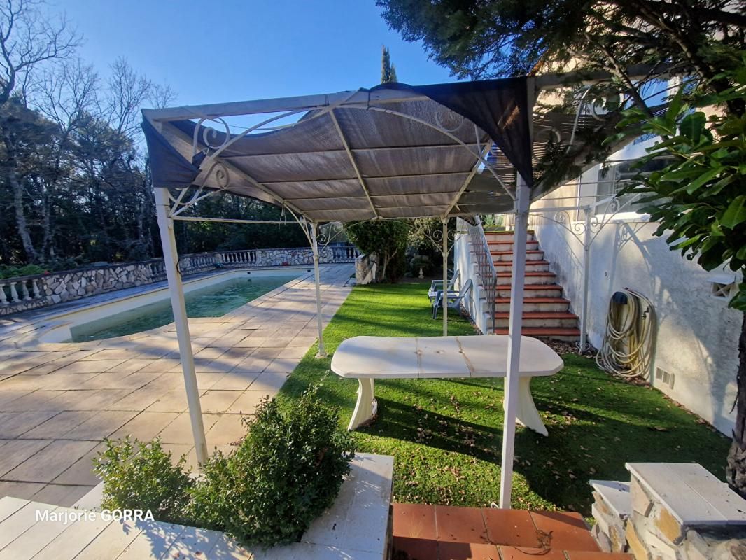 NANS-LES-PINS NANS-LES-PINS  Villa T6 SUR 2004 M² TERRAIN PISCINE 3