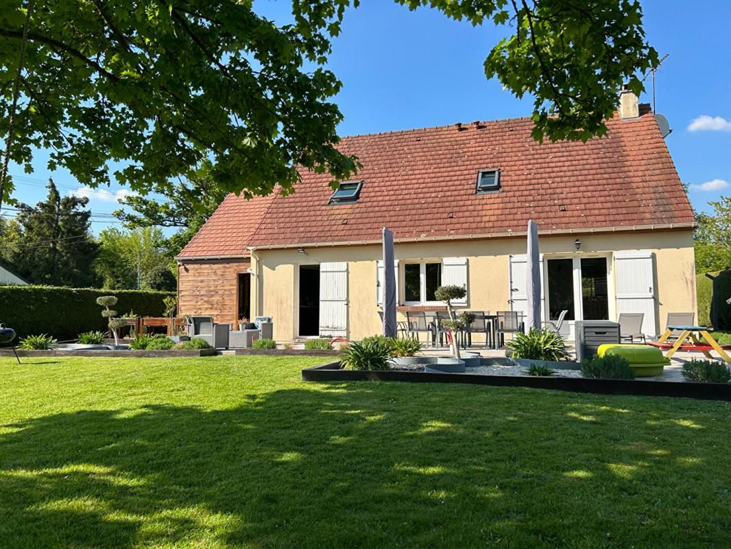 LISIEUX 14100 - Maison 7 pièces dans charmant village -314 800 Euros 2