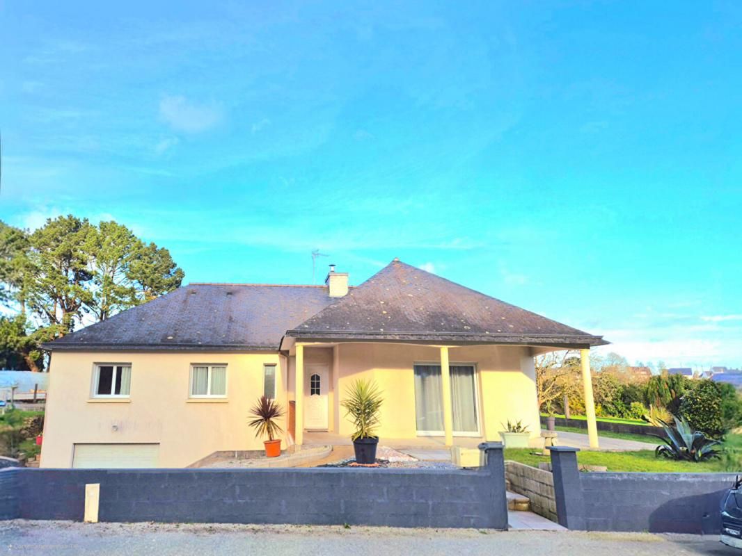 BELLE MAISON CONTEMPORAINE DE 5 PIECES PLAIN PIED (138 m2) dans le Morbihan 56240 PLOUAY