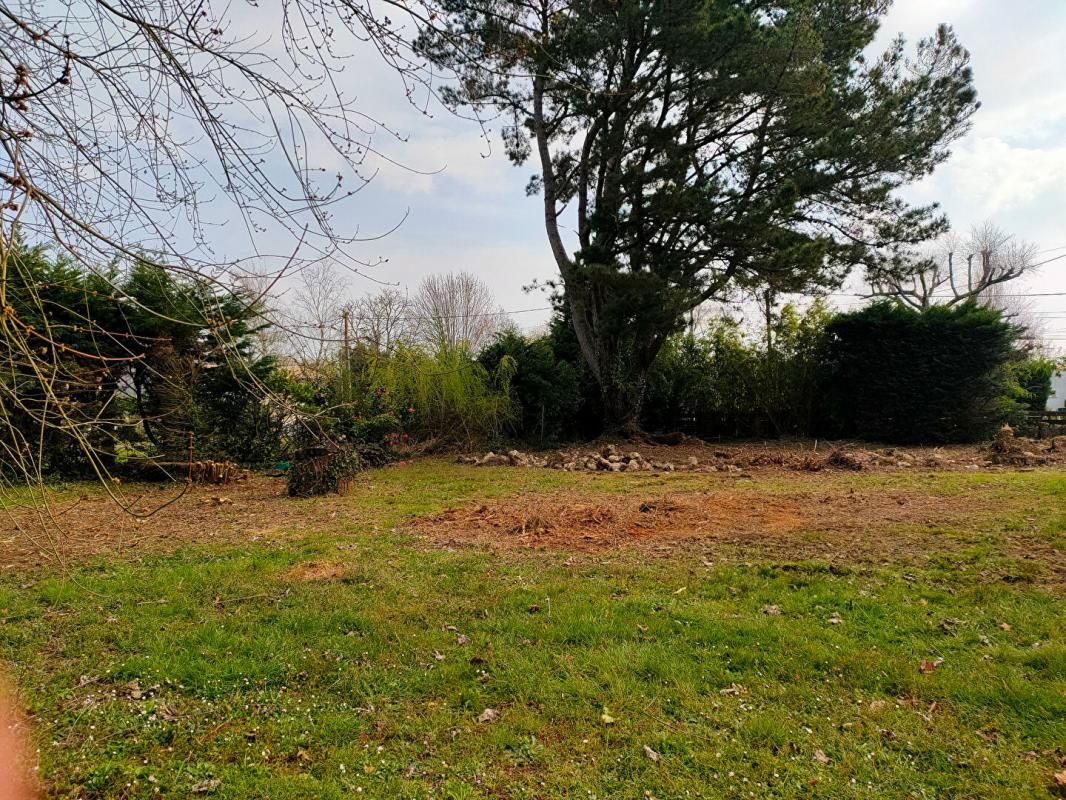 TERRAIN A BATIR 540 m² "LIBRE DE CONSTRUCTEUR"