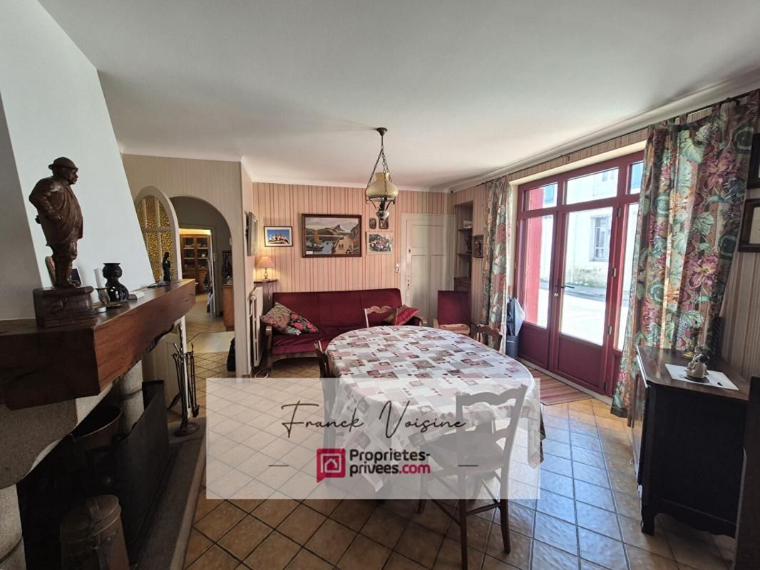 MOUCHAMPS A VENDRE Mouchamps, maison de 163 m2 env et murs commerciaux de 158 m2 env sur une parcelle de 248 m2 en centre ville 3