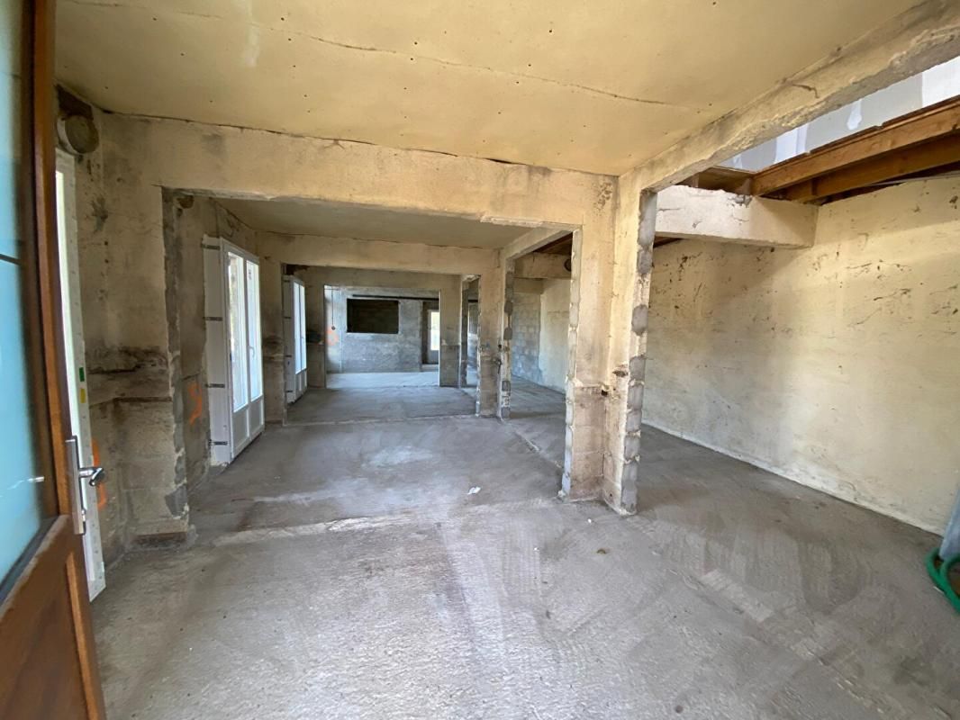 VER-SUR-LAUNETTE Maison style loft à rénover 4