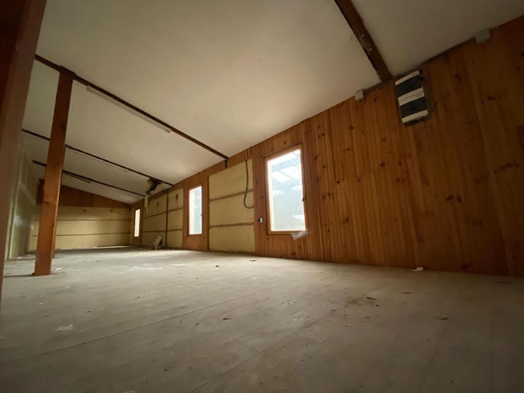 VER-SUR-LAUNETTE Maison style loft à rénover 4