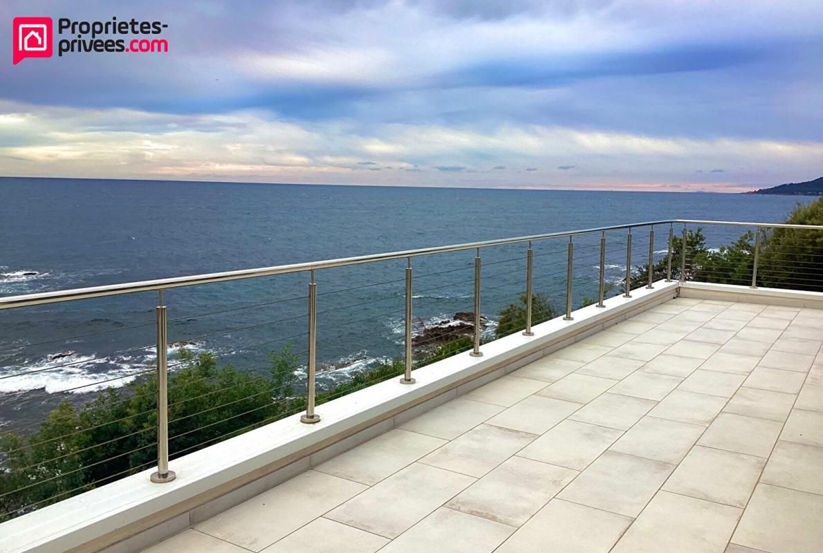 SARI-SOLENZARA Villa de PRESTIGE moderne de type T8 pieds dans l'eau vue mer avec piscine - SOLENZARA 20145 - CORSE DU SUD 2