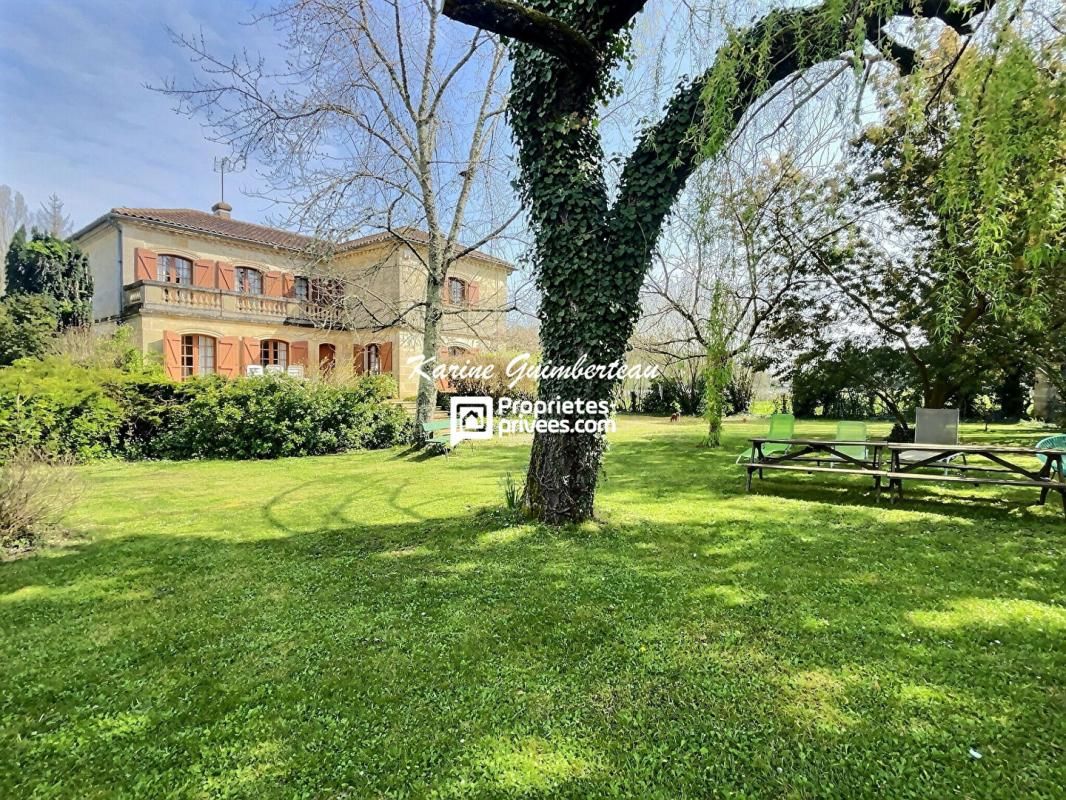 Maison en pierre Saint Emilion 190 m2 + sous-sol intégral + jardin + piscine