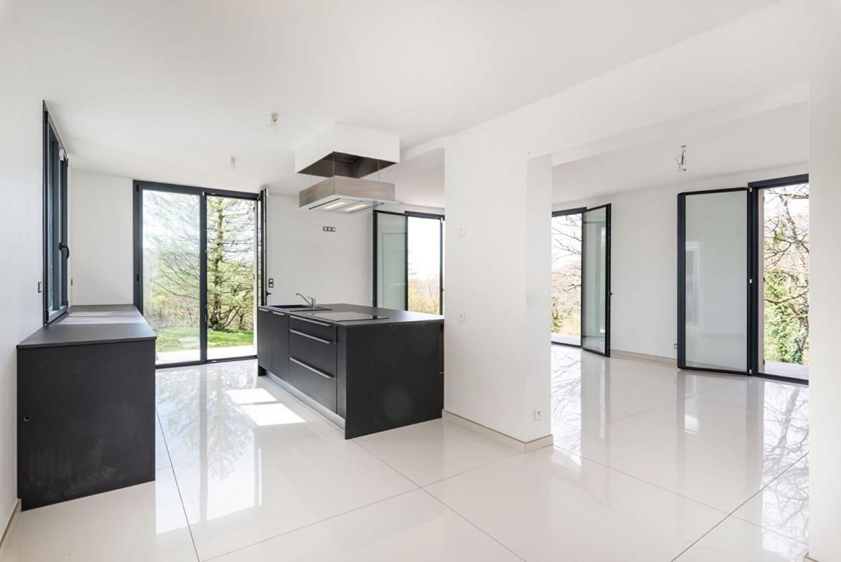 CREMIEU VILLA  6 pièces, 200 m², sur un terrain de 5190 m² 2