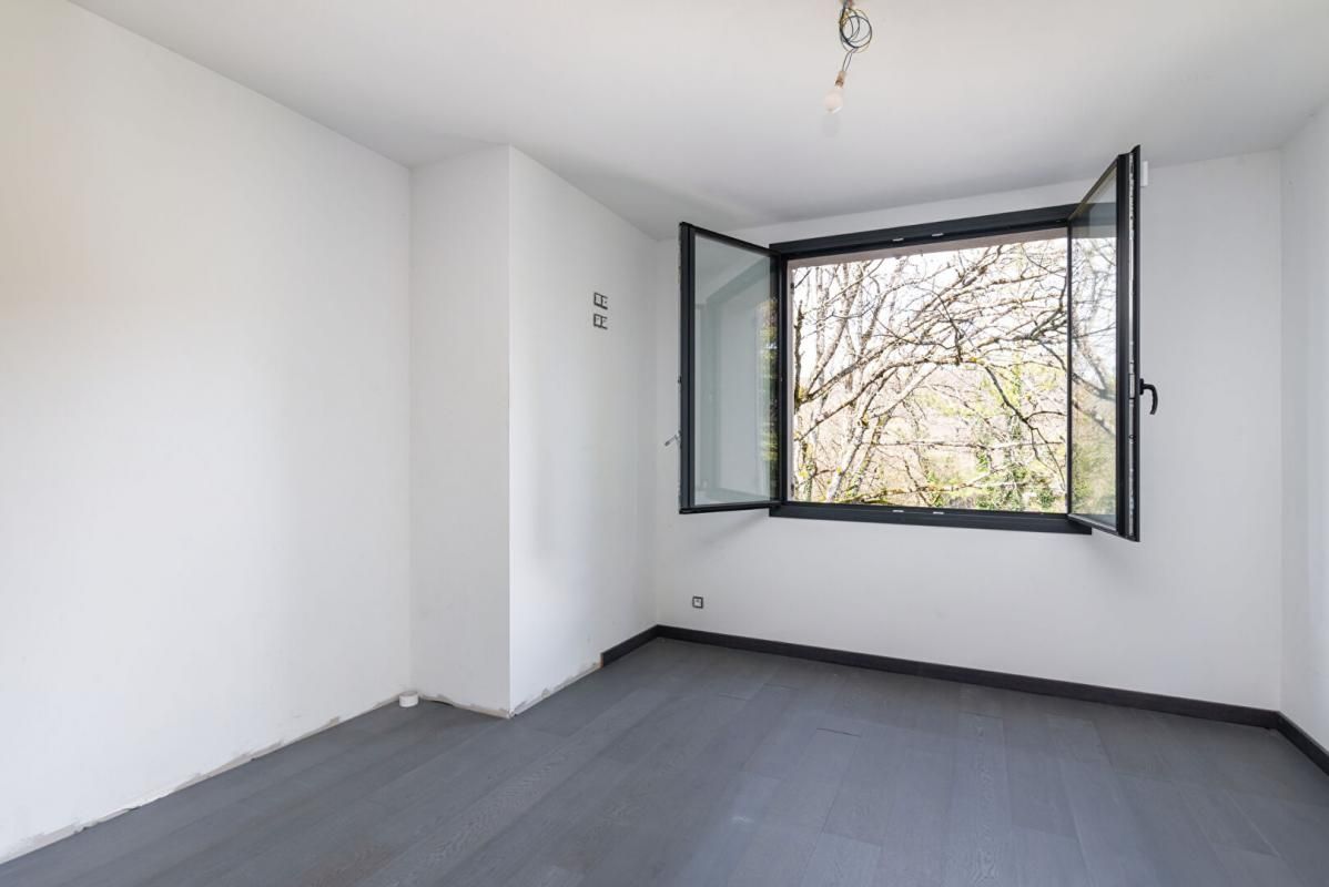 CREMIEU VILLA  6 pièces, 200 m², sur un terrain de 5190 m² 3