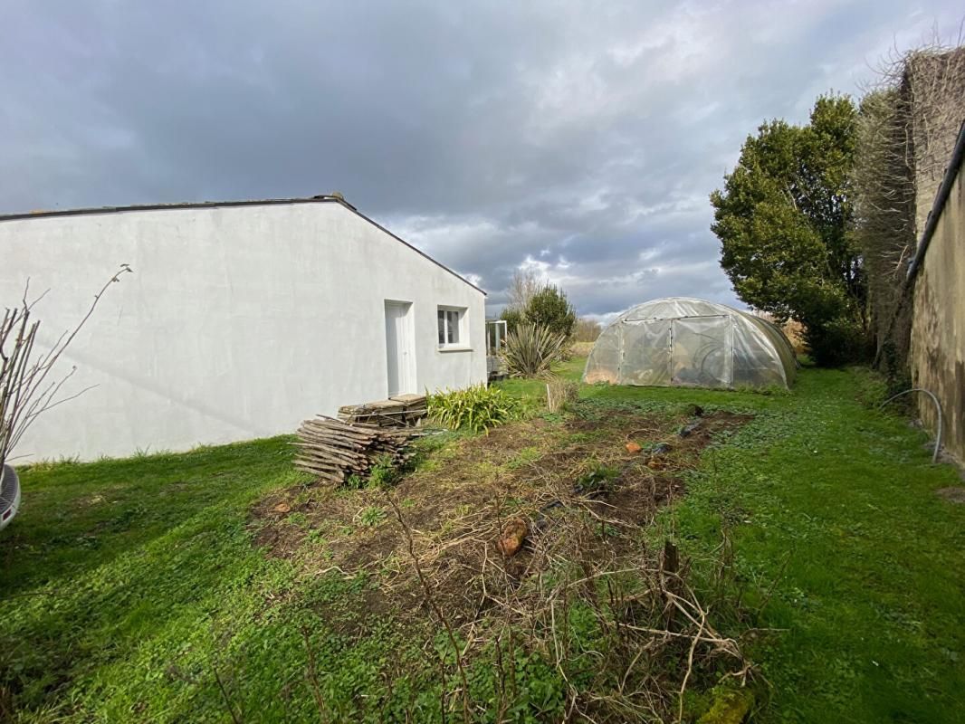 LE GUA EXCLUSIVITE Dépendance sur  terrain constructible 715 m2 3
