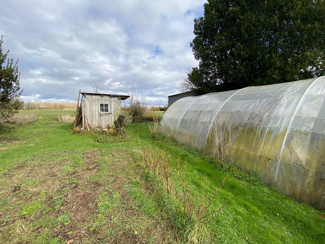 LE GUA EXCLUSIVITE Dépendance sur  terrain constructible 715 m2 4