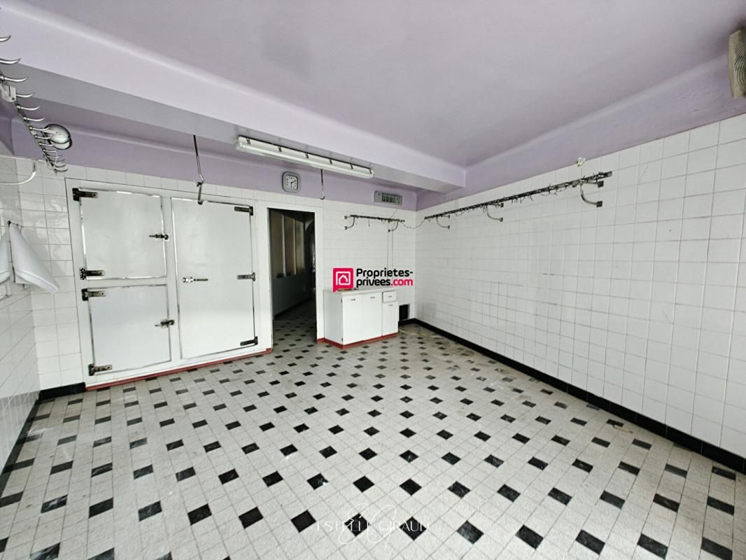 Maison en pierre, cour, terrasse, remise, à rénover