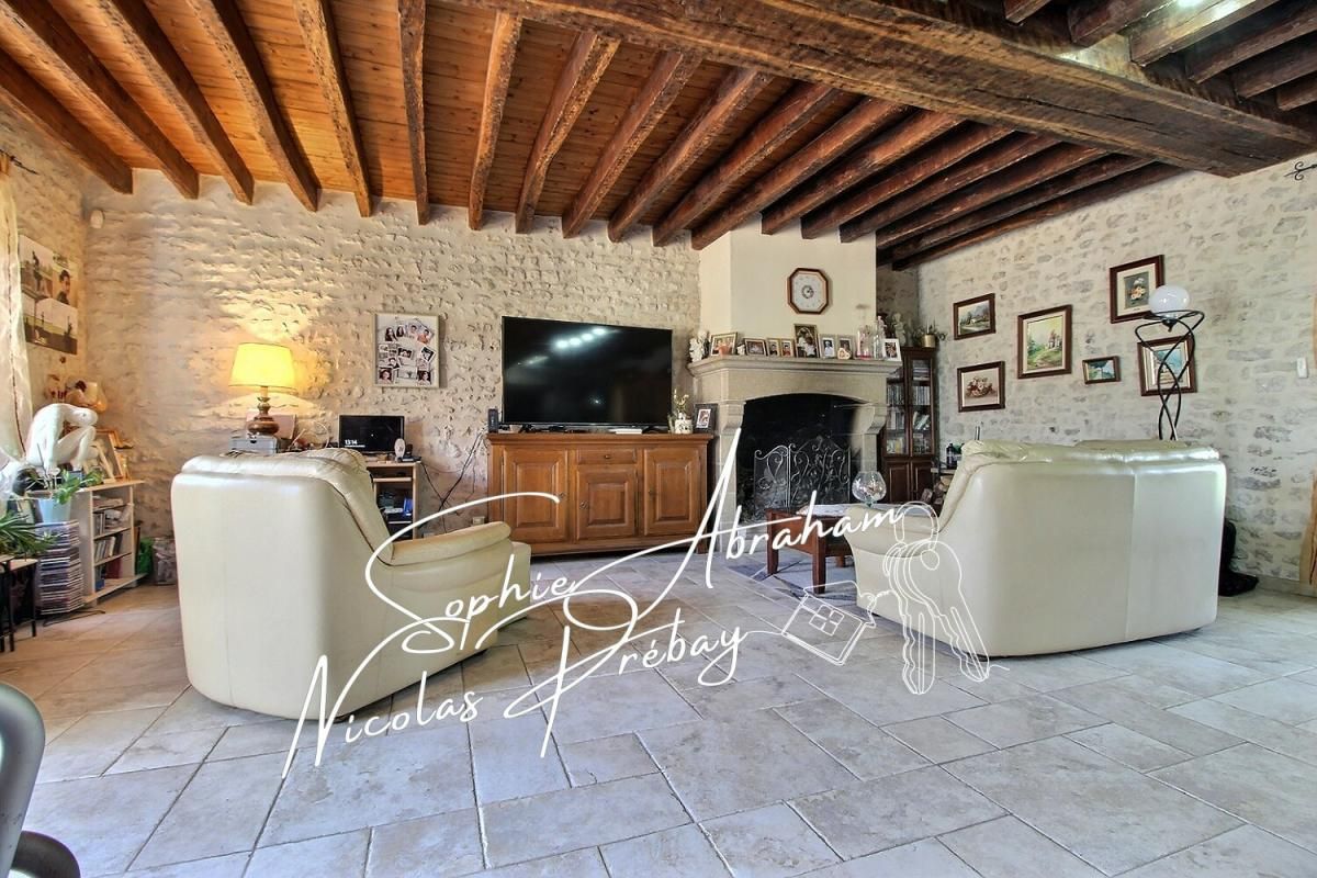 Coup de coeur ! Maison en pierres de 7 pièces, 5 chambres avec jardin et dépendance