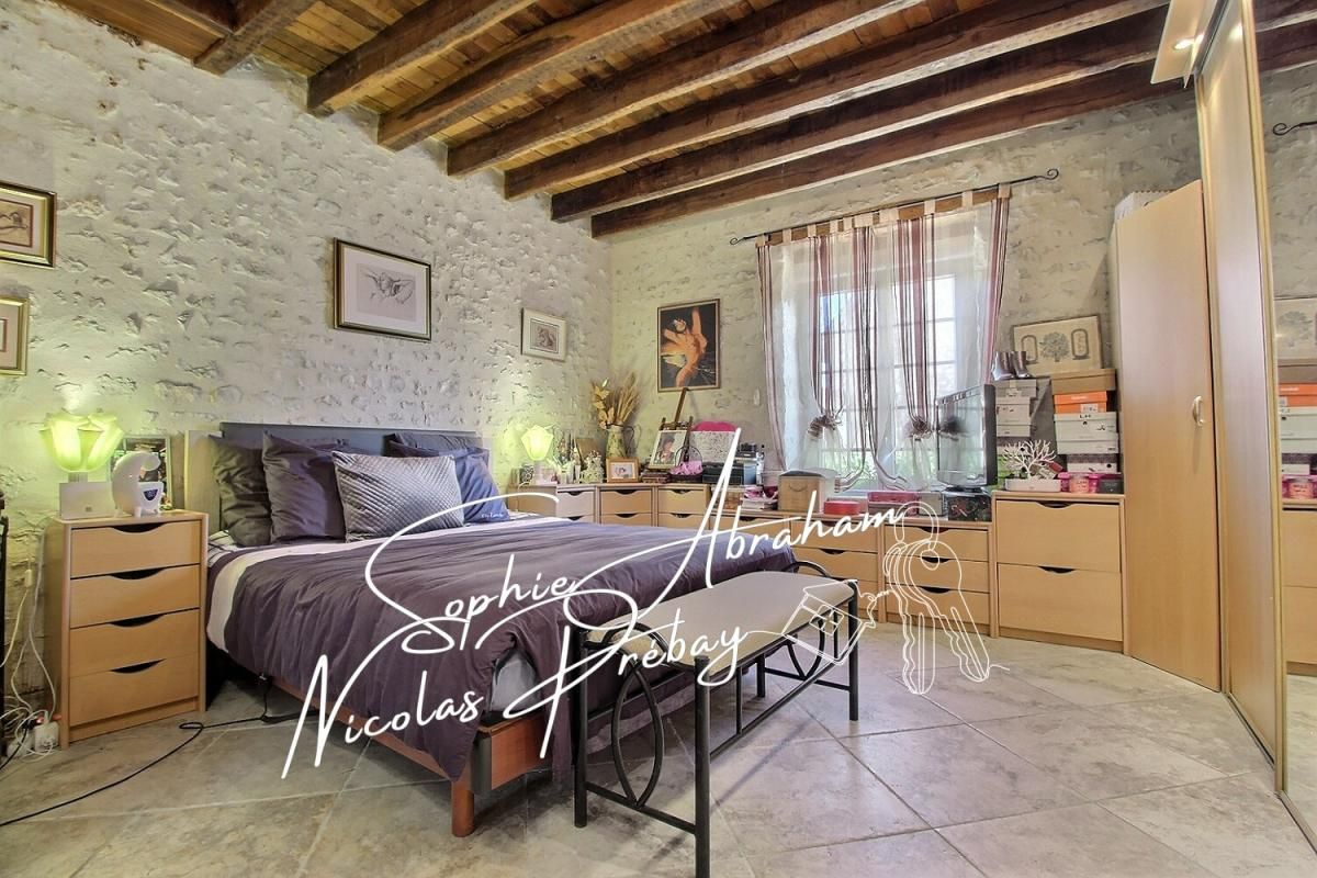 ANGERVILLE Coup de coeur ! Maison en pierres de 7 pièces, 5 chambres avec jardin et dépendance 4
