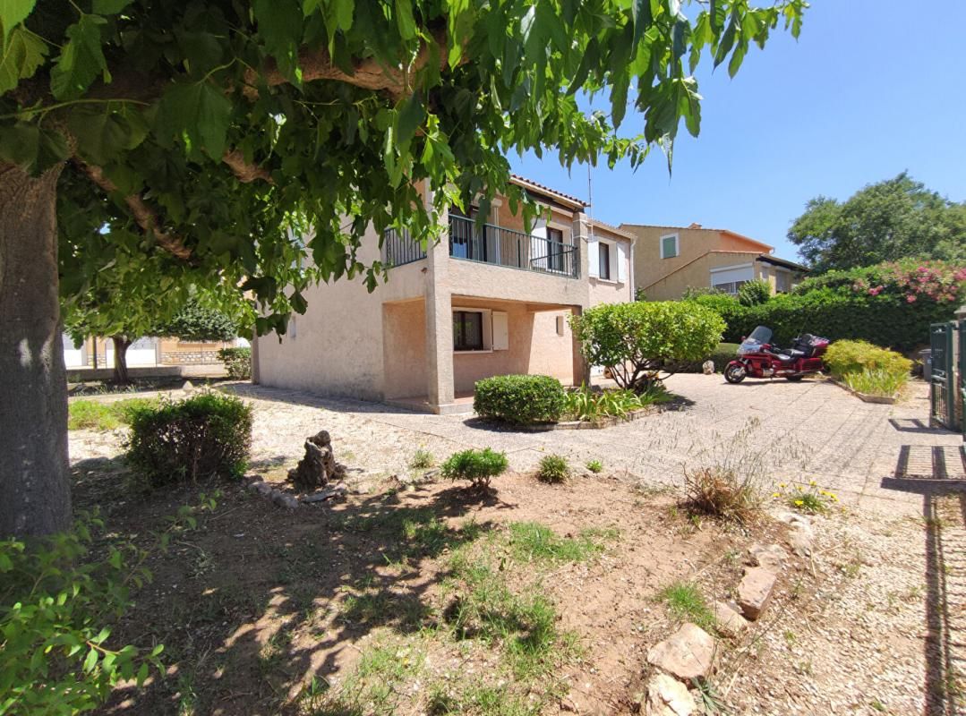 LA LONDE-LES-MAURES Centre ville Maison La Londe Les Maures 4 pièces +Grand Garage sur terrain 561m² 3
