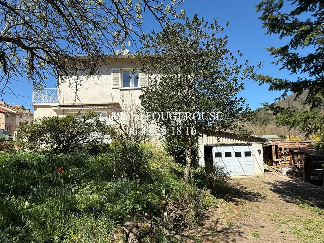 MAISON avec LOCAL PROFESSIONNEL avec 1 700 m² de terrain attenant