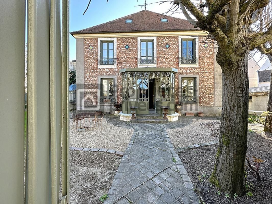 BRIE-COMTE-ROBERT MAISON DE CARACTERE, CENTRE VILLE AVEC JARDIN 2