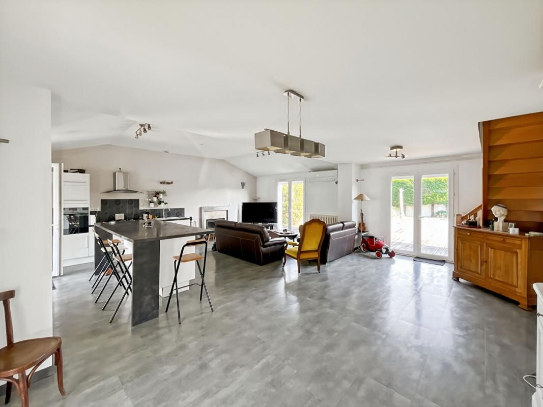 PAREMPUYRE Maison Parempuyre 155m² + Garage 70m² + Annexe 4