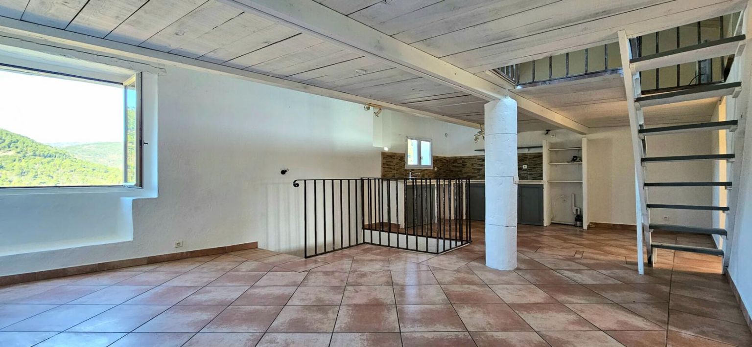 Appartement de style loft à Claviers